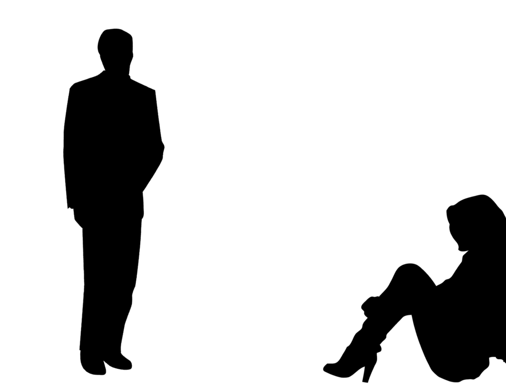 距離を感じる二人のシルエット
